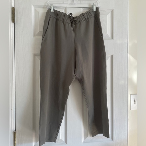 Lululemon On the Fly Cropped Woven pant - Picture 3 of 4